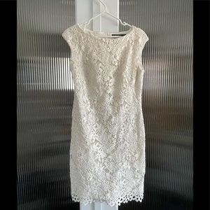Laura lace dress